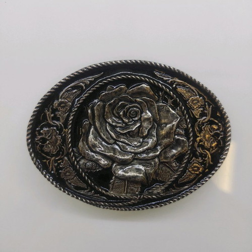 Vintage belt buckle with embossed rose like new, western/boho style