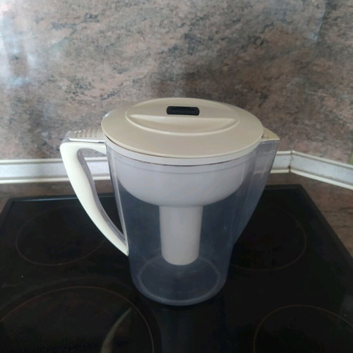 Water filter pitcher used with date system on lid