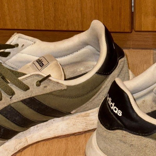 Adidas sneakers size 44, like new, khaki and black