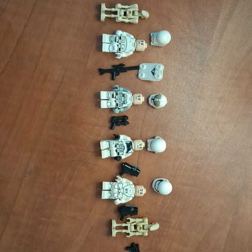 LEGO Star Wars pack of 4 Troopers and 2 Battle Droids