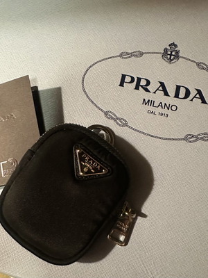 Prada малко портмоне за колан като ново, черно и сребристо