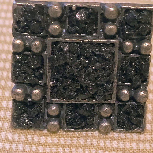Large ring with stones like new, impressive