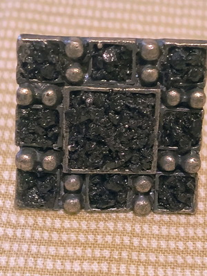 Large ring with stones like new, impressive