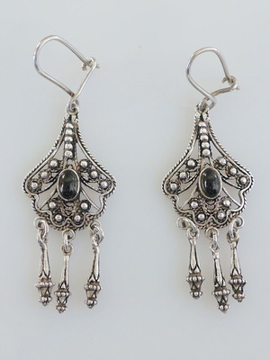 Silver 925 earrings used with natural onyx stone