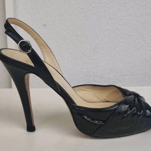 Leather high-heeled sandal black patent like new, size 39