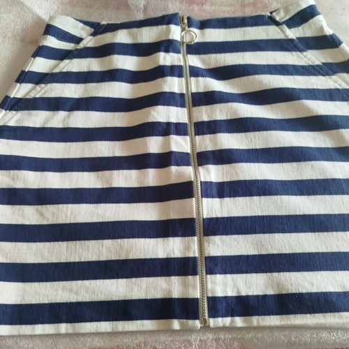 Skirt navy blue and white, size XS, used, zipper front