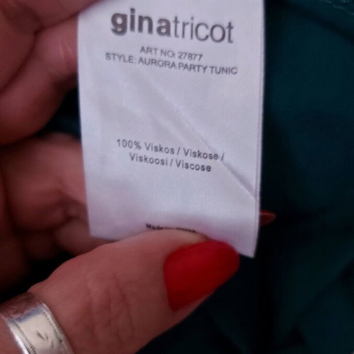 Gina Tricot Dress like new with built-in metal necklace decoration