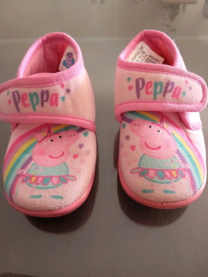 Peppa slippers size 24 like new