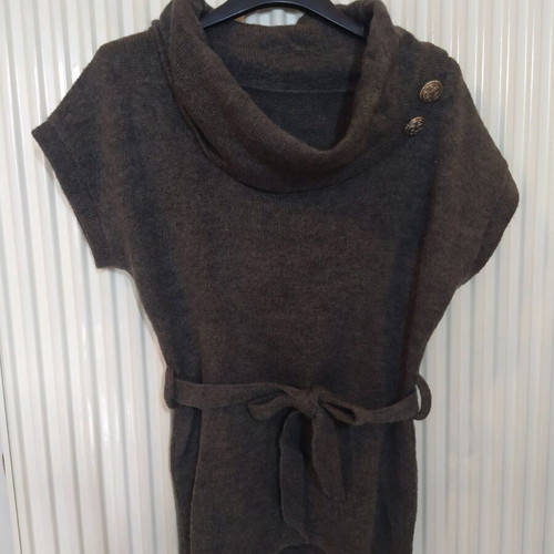 Knitted women's sweater like new, short sleeves, gray with belt and decorative buttons