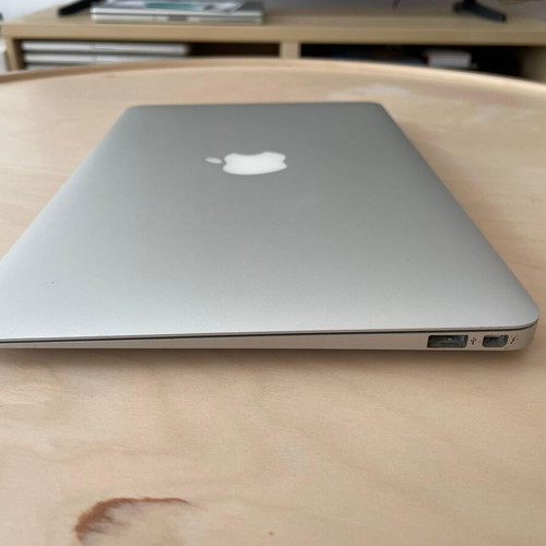 MacBook Air used Intel Core i5 128GB SSD 11 inch