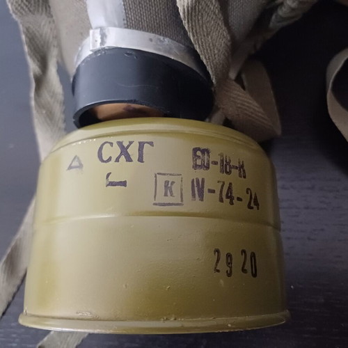 M75 Hungarian Military Gas Mask set like new with filter and case