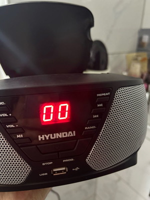 Hyundai радио диск с USB като ново, за ремонт или части, не работи