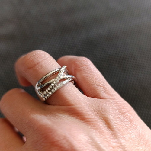 Silver ring like new, does not tarnish 2.1