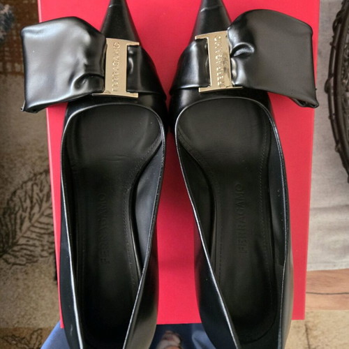 Salvatore Ferragamo leather pumps like new with unique design, size 37, black
