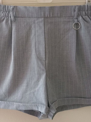 Tailored shorts Bershka like new, light grey with white stripe