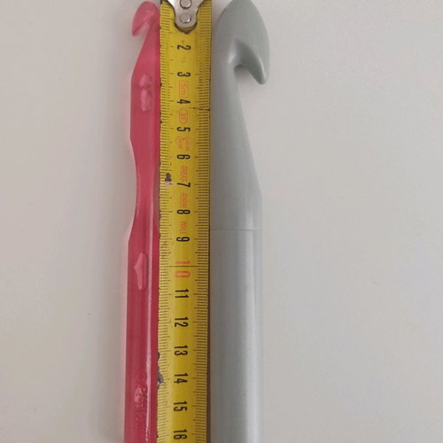 Set of two very thick knitting crochet hooks like new