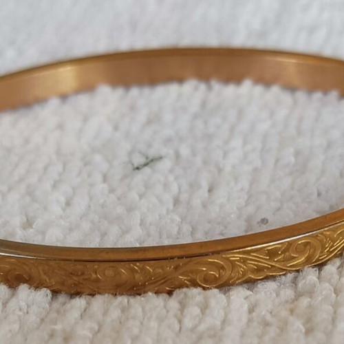 Gold plated stainless steel bangle in rose gold like new, hinged