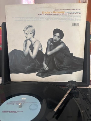 E'voke Runaway 12" vinyl single used, 90s dance trance