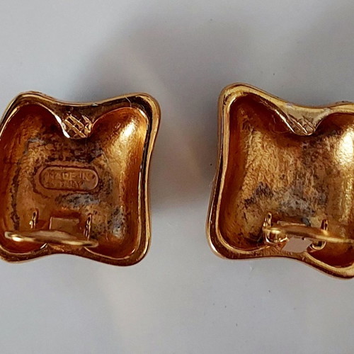 Vintage earrings clip-on from Italy like new, gold and black