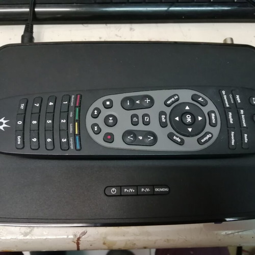 Nova box DZS3001LFN decoder like new with power supply and remote