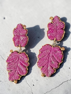 Earrings with carved ruby, like new, 5cm