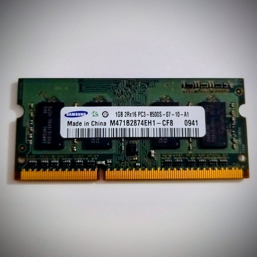 Laptop memory DDR3 1GB 1066MHz Samsung M471B2874EH1-CF8 like new