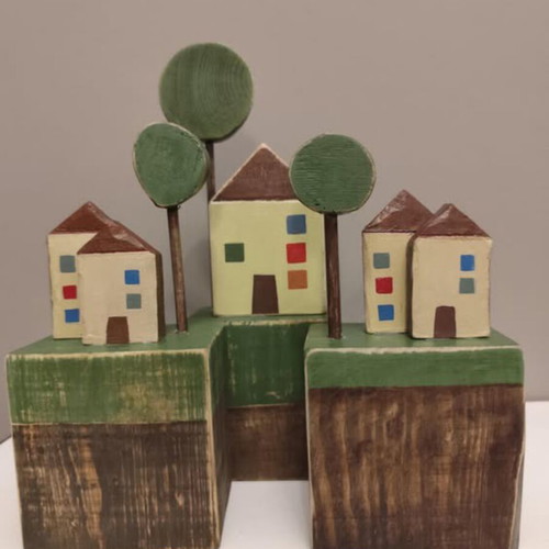 Handmade wooden houses with hand-painted art, new, pack