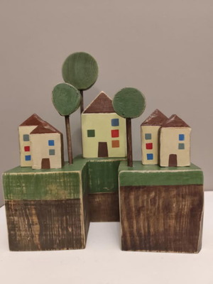Handmade wooden houses with hand-painted art, new, pack