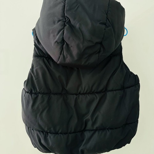 Gilet H&M black water-repellent like new, size 2-4 years