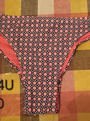 Blu4u swimsuit like new, size L 40 12, black and pink