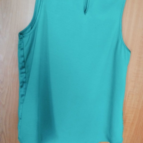 Stradivarius emerald green satin sleeveless top like new