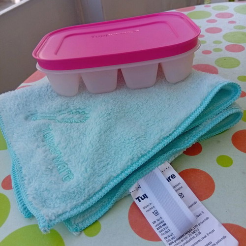 Tupperware ice cube tray 12 slots and dusting cloth new
