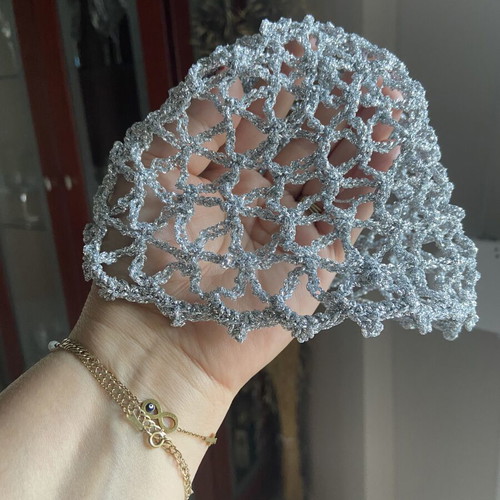 Summer hat with silver thread