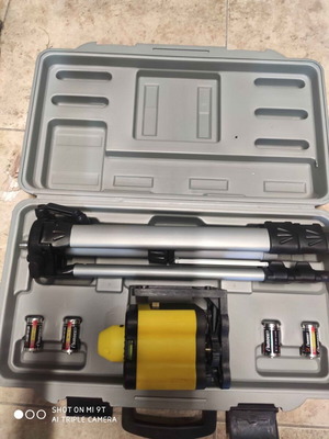 Laser level with tripod set and case new