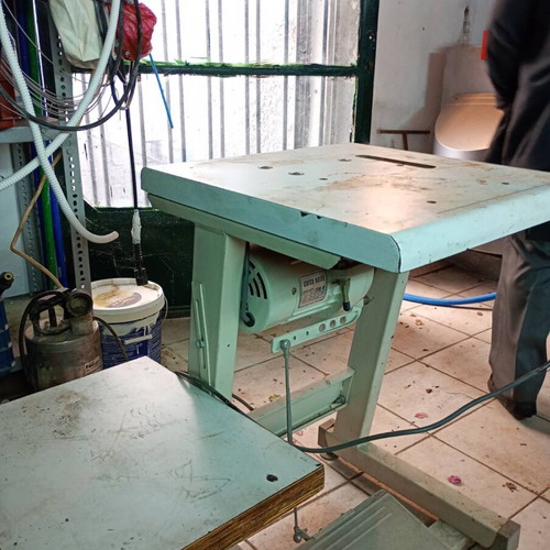 Singer sewing machine used for shoes and soles electric and manual