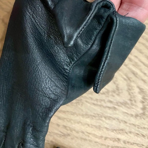 Bally leather gloves like new, black, with 100% silk lining