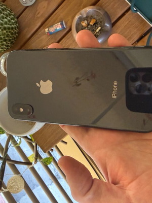 iPhone XS 256GB Space Grey used with 2 cases and 75% battery health