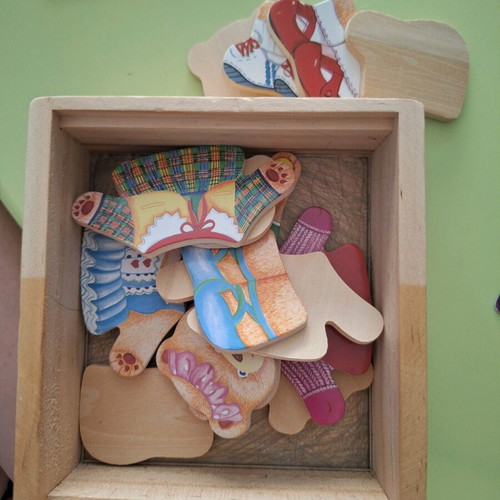 Bear puzzle used with 6 different bears