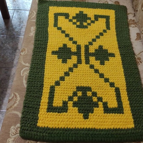 Wool knitted rug like new, size 70x42 cm