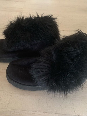 Low black boots like new, size 40