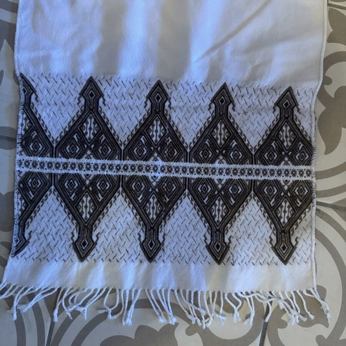 Handwoven Tzebres like new, dimensions 0.90x0.40