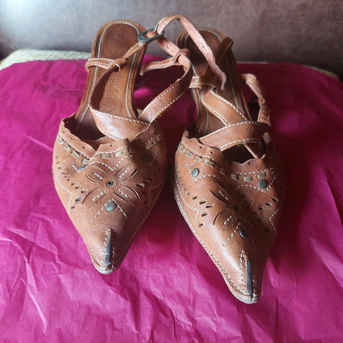 Hispanitas leather vintage tan shoes with straps size 39 used