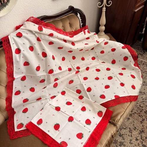 Set of 2 square tablecloths 100cm, strawberry print with red lace