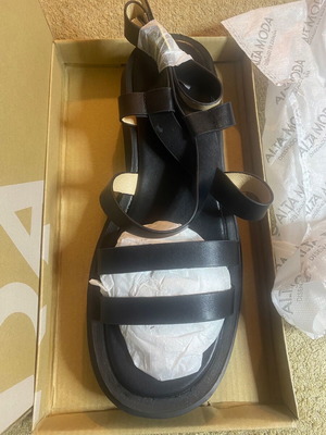 Πέδιλα μαύρα καινούργια, καλοκαιρινά, πολύ ελαφριά και άνετα