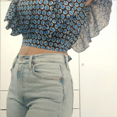Crop blouse with open back and ruffles like new, black and blue, size M