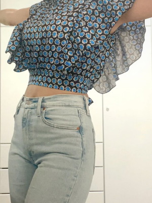 Crop blouse with open back and ruffles like new, black and blue, size M