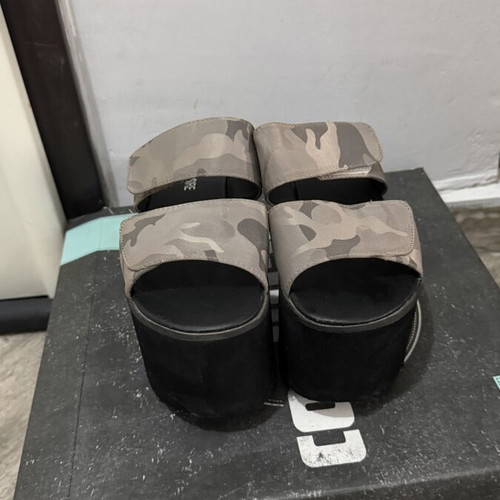 Public Desire women's slippers with camouflage design and 6 cm heel like new