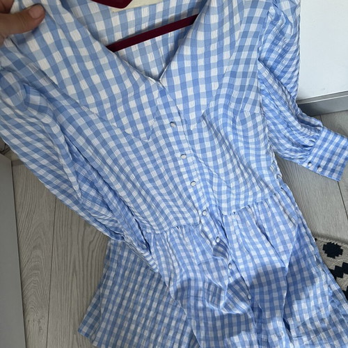 Only vintage dress with puff sleeves and large pointed collar, like new, size S-M, baby blue