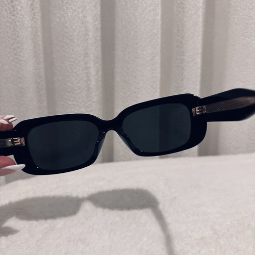 Gucci sunglasses like new, black and gold