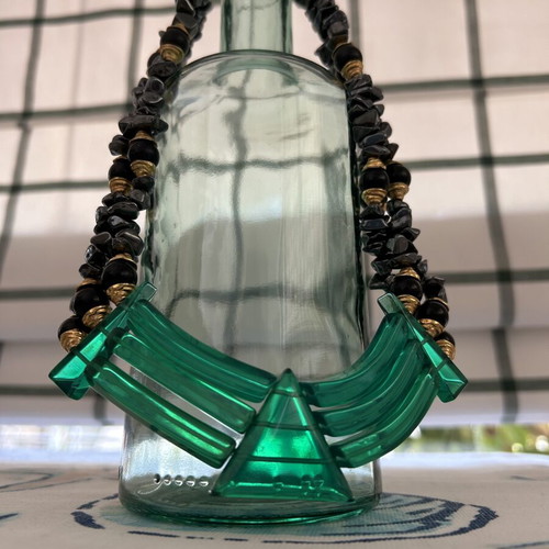 Necklace with three rows of dark gray stones and green finish like new